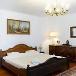 Hotel Beehive And Coworking Warna