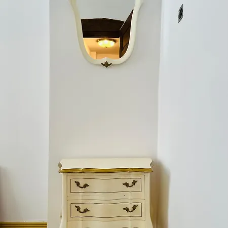 Beehive Hotel&coworking Hotel *