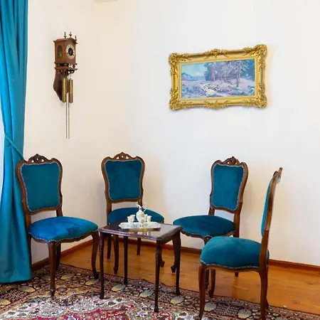 Beehive Hotel&coworking Hotel *